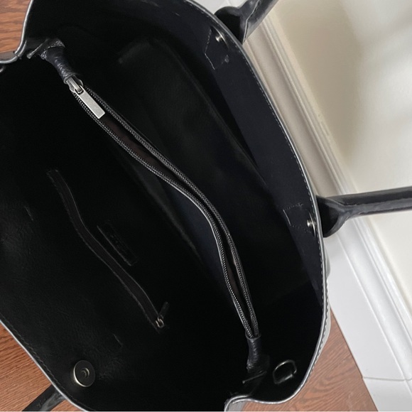 Matt & Nat | Krista Vegan Satchel | Black Large Tote Bag - Picture 2 of 9